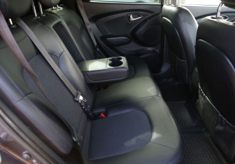Подержанный автомобиль Hyundai ix35 2010 года (11 фото)