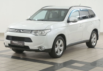 Подержанный автомобиль Mitsubishi Outlander 2012 года (8 фото)