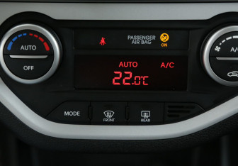 Подержанный автомобиль Kia Picanto 2013 года (17 фото)