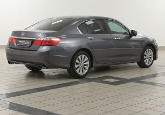 Подержанный автомобиль Honda Accord Sedan 2013 года (4 фото)