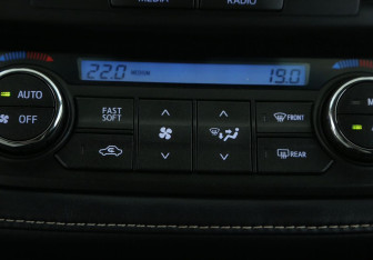 Подержанный автомобиль Toyota RAV4 2018 года (18 фото)