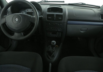 Подержанный автомобиль Renault Symbol 2006 года (12 фото)