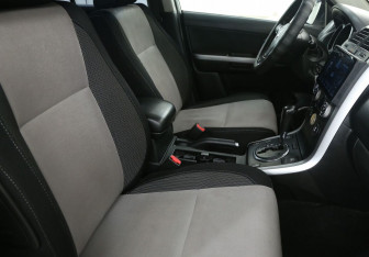 Подержанный автомобиль Suzuki Grand Vitara 2011 года (10 фото)