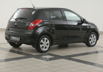 Подержанный автомобиль Hyundai i20 2010 года (4 фото)