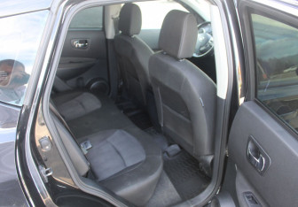 Подержанный автомобиль Nissan Qashqai 2012 года (12 фото)