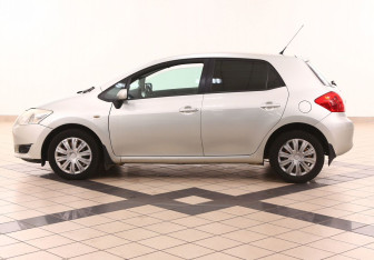 Подержанный автомобиль Toyota Auris Hatchback 2008 года (5 фото)