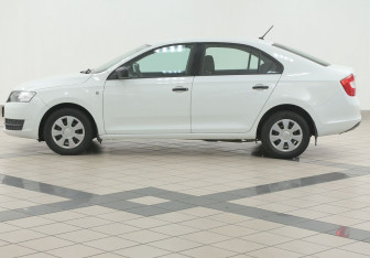 Подержанный автомобиль Skoda Rapid Liftback 2015 года (7 фото)