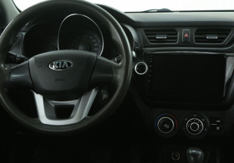 Подержанный автомобиль Kia Rio Hatchback 2013 года (13 фото)