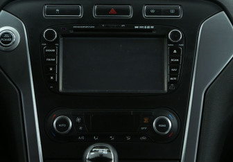 Подержанный автомобиль Ford Mondeo Sedan 2011 года (13 фото)