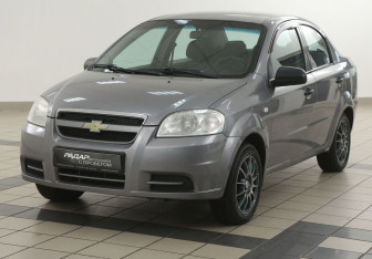 Подержанный автомобиль Chevrolet Aveo Sedan 2010 года (8 фото)