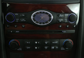 Подержанный автомобиль Infiniti QX50 2015 года (16 фото)