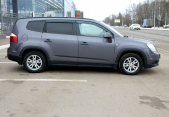 Подержанный автомобиль Chevrolet Orlando 2012 года (7 фото)
