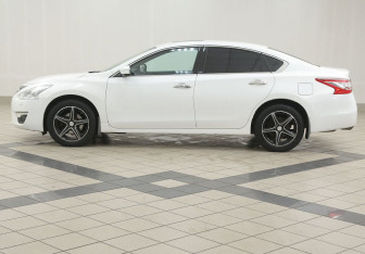 Подержанный автомобиль Nissan Teana 2014 года (7 фото)