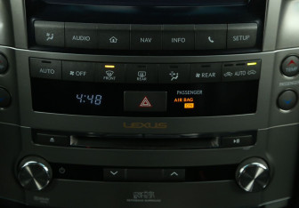 Подержанный автомобиль Lexus LX 2012 года (17 фото)