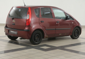 Подержанный автомобиль Mitsubishi Colt Hatchback 2006 года (4 фото)