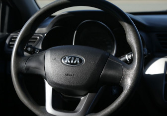 Подержанный автомобиль Kia Rio Sedan 2014 года (16 фото)