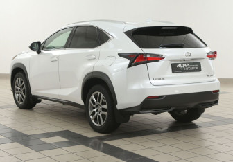 Подержанный автомобиль Lexus NX 2017 года (2 фото)