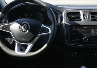 Подержанный автомобиль Renault Logan Sedan 2019 года (14 фото)