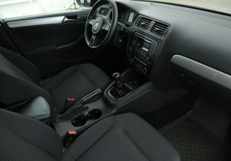 Подержанный автомобиль Volkswagen Jetta Sedan 2011 года (9 фото)