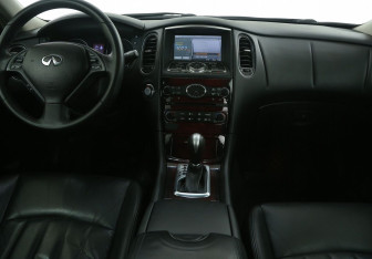 Подержанный автомобиль Infiniti QX50 2015 года (12 фото)