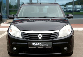 Подержанный автомобиль Renault Sandero 2011 года (2 фото)