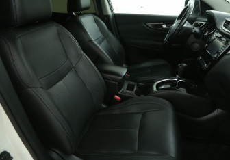 Подержанный автомобиль Nissan Qashqai 2014 года (10 фото)