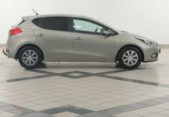 Подержанный автомобиль Kia Ceed Hatchback 2012 года (5 фото)