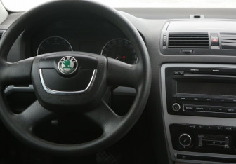 Подержанный автомобиль Skoda Octavia Liftback 2008 года (15 фото)