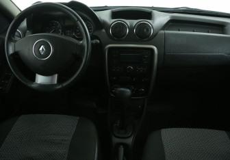 Подержанный автомобиль Renault Duster 2014 года (12 фото)