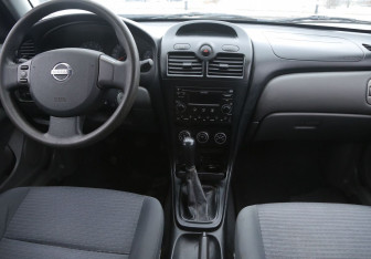 Подержанный автомобиль Nissan Almera Classic 2012 года (12 фото)