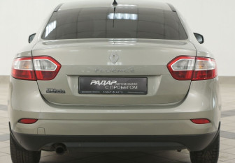 Подержанный автомобиль Renault Fluence 2013 года (3 фото)