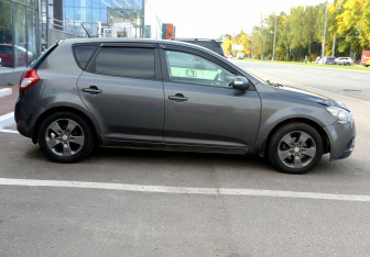 Подержанный автомобиль Kia Ceed Hatchback 2010 года (7 фото)