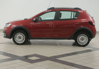 Подержанный автомобиль Renault Sandero 2020 года (7 фото)