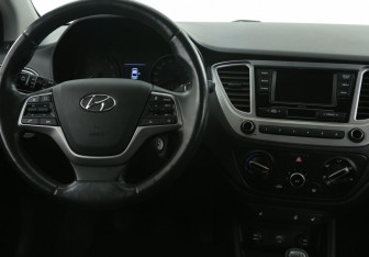 Подержанный автомобиль Hyundai Solaris Sedan 2019 года (14 фото)