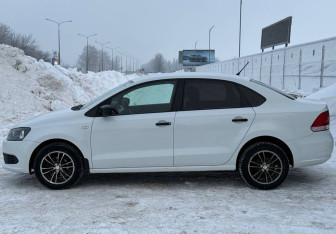 Подержанный автомобиль Volkswagen Polo Sedan 2015 года (5 фото)