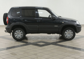 Подержанный автомобиль Chevrolet Niva 2015 года (5 фото)