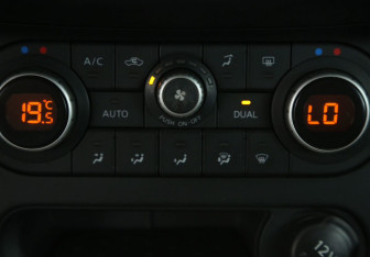 Подержанный автомобиль Nissan Qashqai 2012 года (18 фото)
