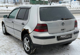 Подержанный автомобиль Volkswagen Golf Hatchback 1998 года (5 фото)