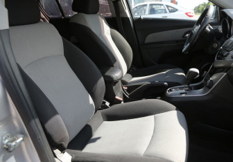 Подержанный автомобиль Chevrolet Cruze Hatchback 2012 года (10 фото)