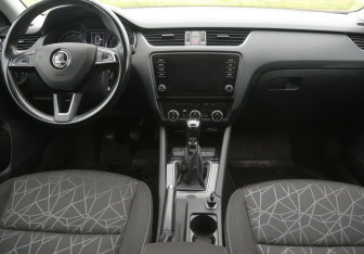 Подержанный автомобиль Skoda Octavia Liftback 2019 года (12 фото)