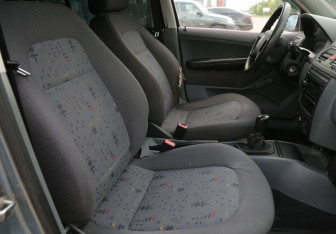 Подержанный автомобиль Skoda Fabia Wagon 2002 года (10 фото)