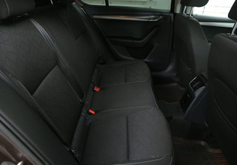 Подержанный автомобиль Skoda Octavia Liftback 2018 года (11 фото)