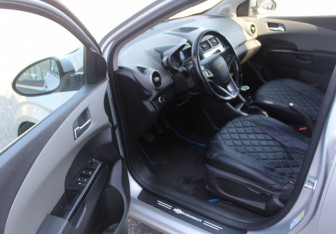 Подержанный автомобиль Chevrolet Aveo Sedan 2012 года (11 фото)
