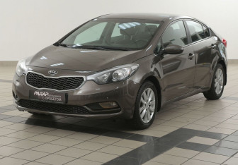 Подержанный автомобиль Kia Cerato Sedan 2015 года (8 фото)
