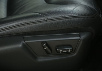 Подержанный автомобиль Volvo S60 2005 года (11 фото)