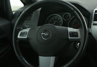 Подержанный автомобиль Opel Zafira Compactvan 2012 года (16 фото)