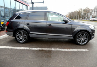 Подержанный автомобиль Audi Q7 2005 года (7 фото)