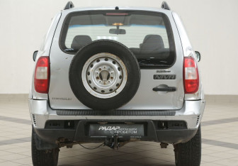 Подержанный автомобиль Chevrolet Niva 2011 года (3 фото)