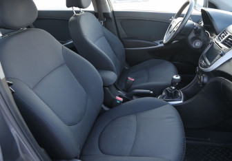 Подержанный автомобиль Hyundai Solaris Sedan 2013 года (10 фото)