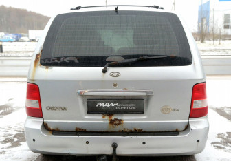 Подержанный автомобиль Kia Carnival 2005 года (5 фото)